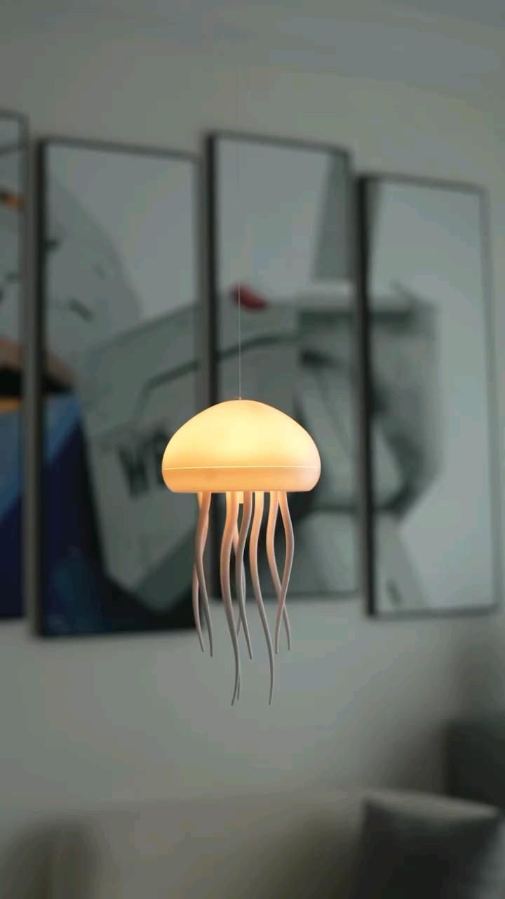 Experience the Magic of Realistic Jellyfish Motion with Our Rotating Jellyfish Lamp